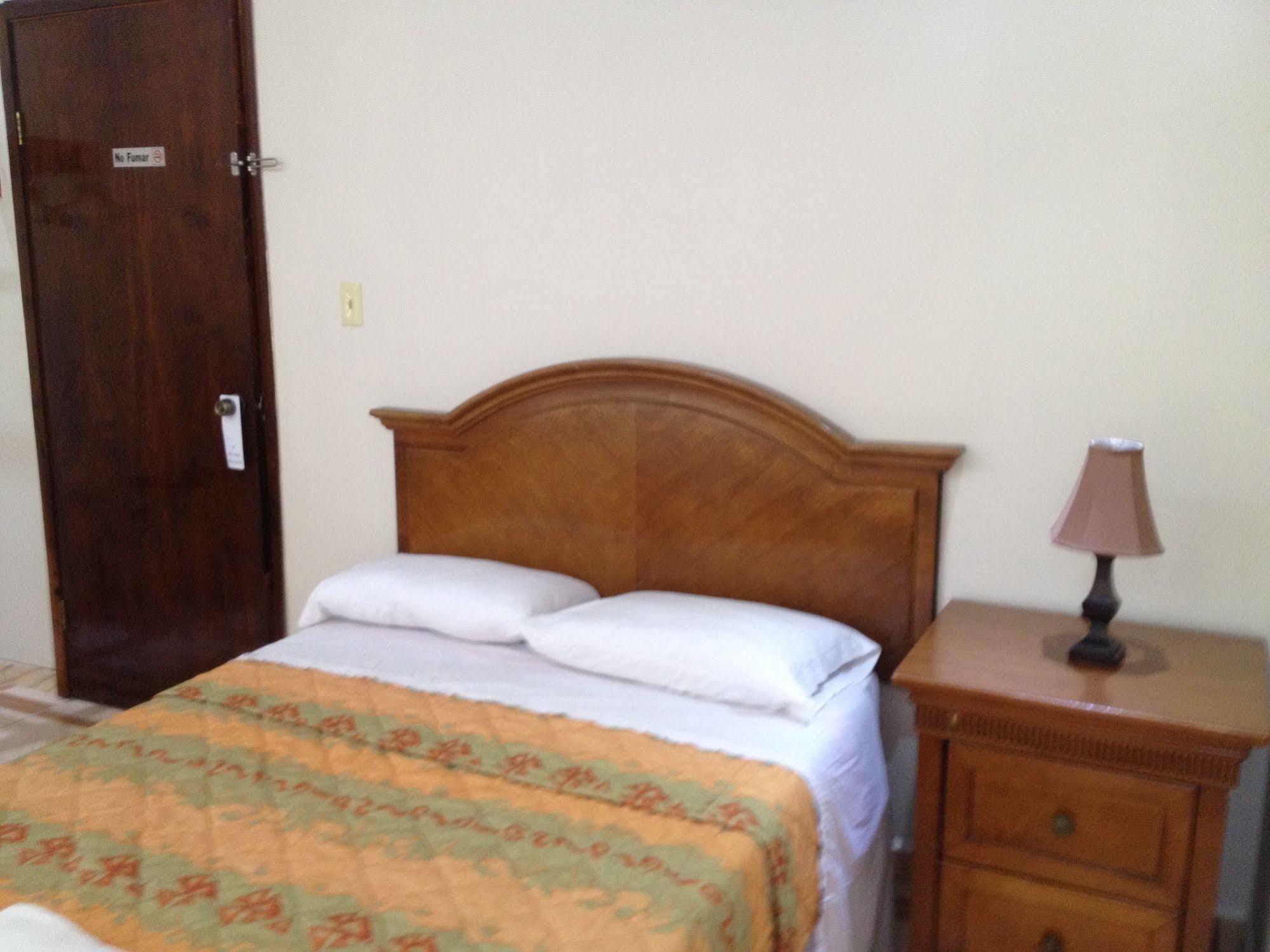 Arecibo Inn Екстер'єр фото